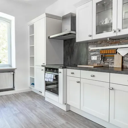 Ruhige, Zentrale Fuer 8 Mit Parkplatz *