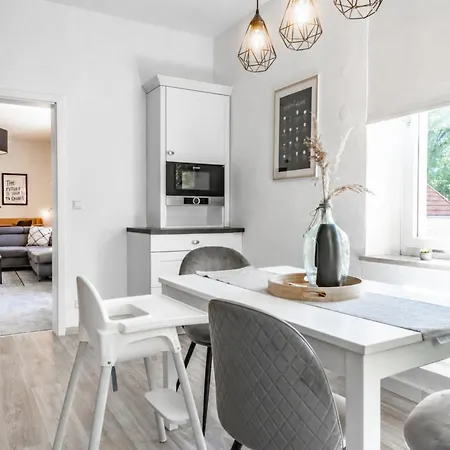 Ruhige, Zentrale Fuer 8 Mit Parkplatz Appartamento Coburg